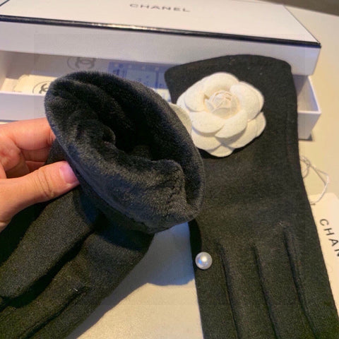 GLOVES IN BLACK WOOL WITH LARGE WHITE FLOWER 464993