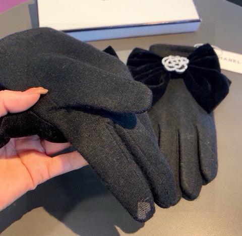 GLOVES IN BLACK WOOL WITH LARGE BOW 464996