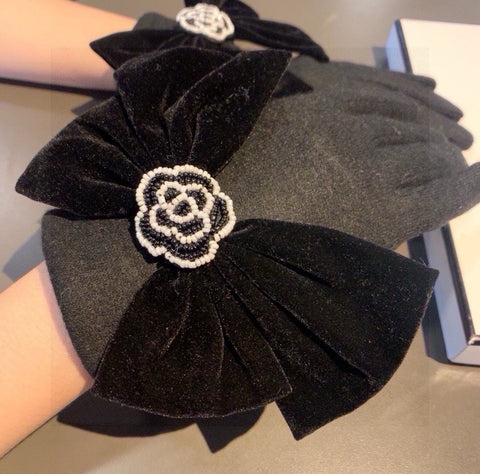 GLOVES IN BLACK WOOL WITH LARGE BOW 464996