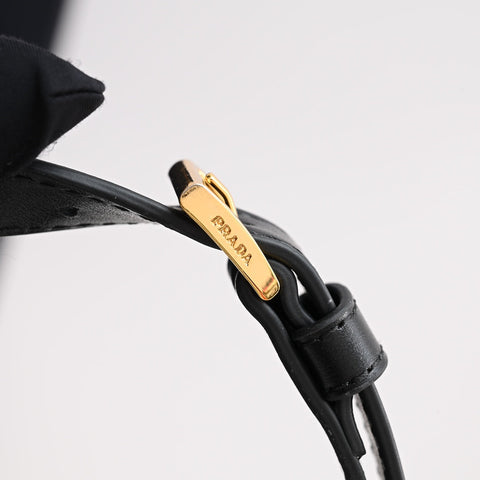 DUMPLING BAG 30 IN BLACK CALFSKIN