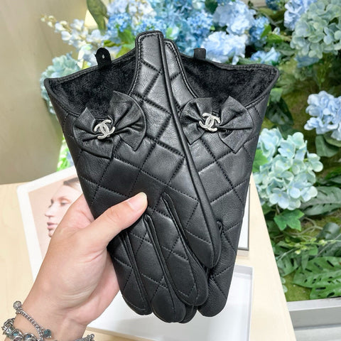 GLOVES IN BLACK LAMBSKIN 462417