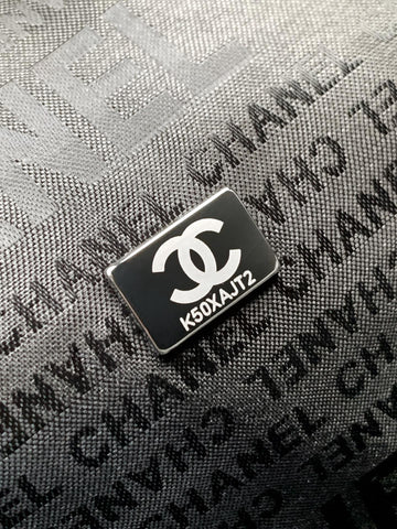 SHOULDER BAG 40 IN BLACK SOFT LAMBSKIN EMBOSSED LOGO SILVER HARDWARE