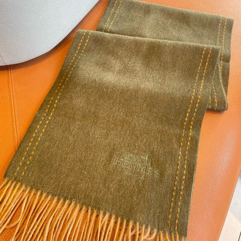 UNIE BRODEE GM MUFFLER IN OLIVE GREEN CASHMERE