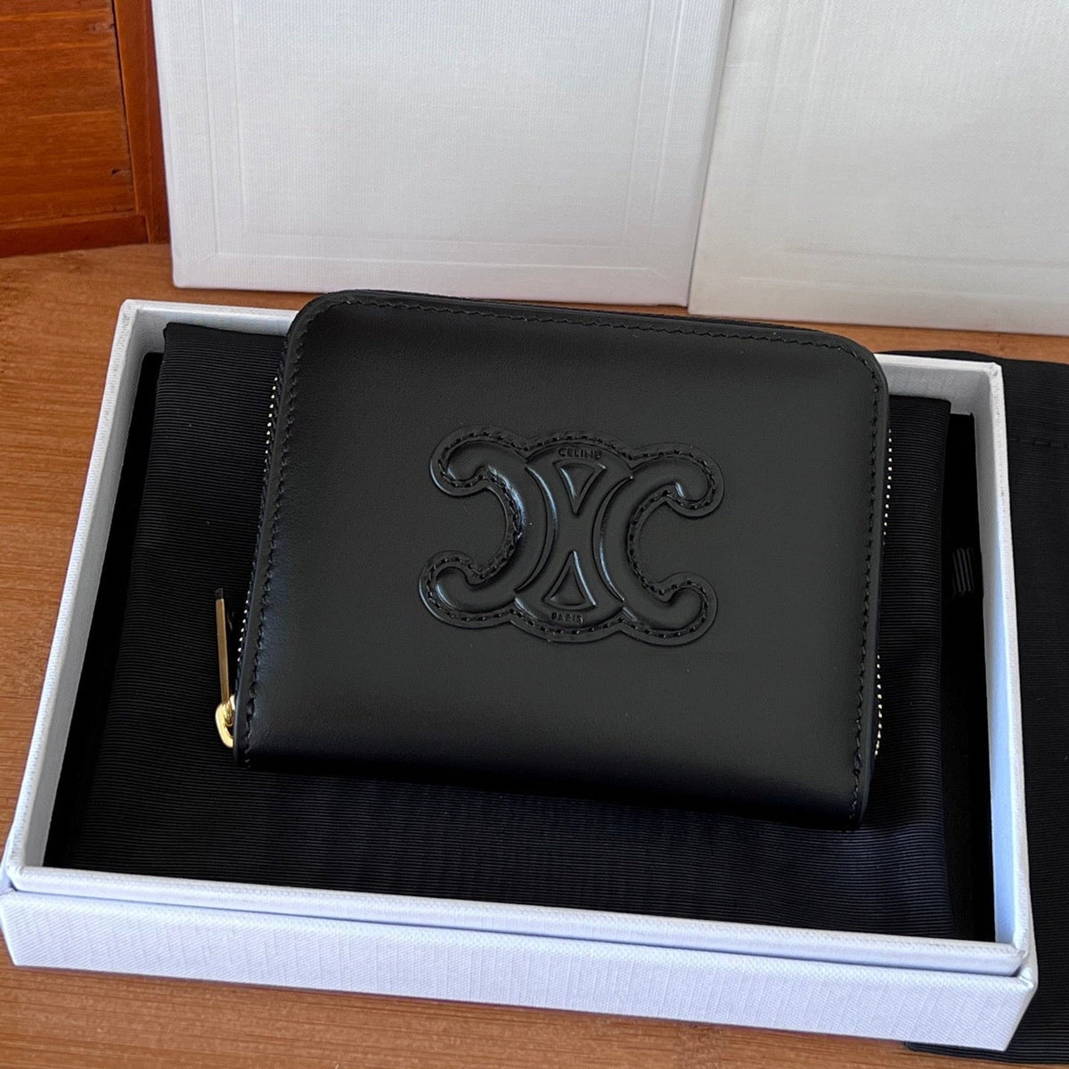 CELINE 25S TRIOMPHE COMPACT ZIPPED WALLET 11 IN BLACK CALFSKIN GOLD HARDWARE