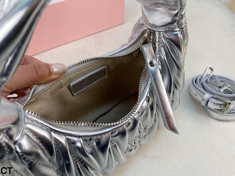 WANDER 22 BAG IN SILVER LAMBSKIN