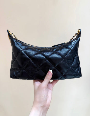 QUILTED HOBO SHOULDER BAG 26 IN BLACK GLOSSY LAMBSKIN